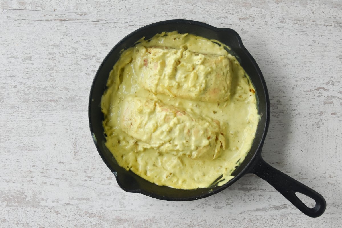 Cocinamos el salmón en la salsa de curry