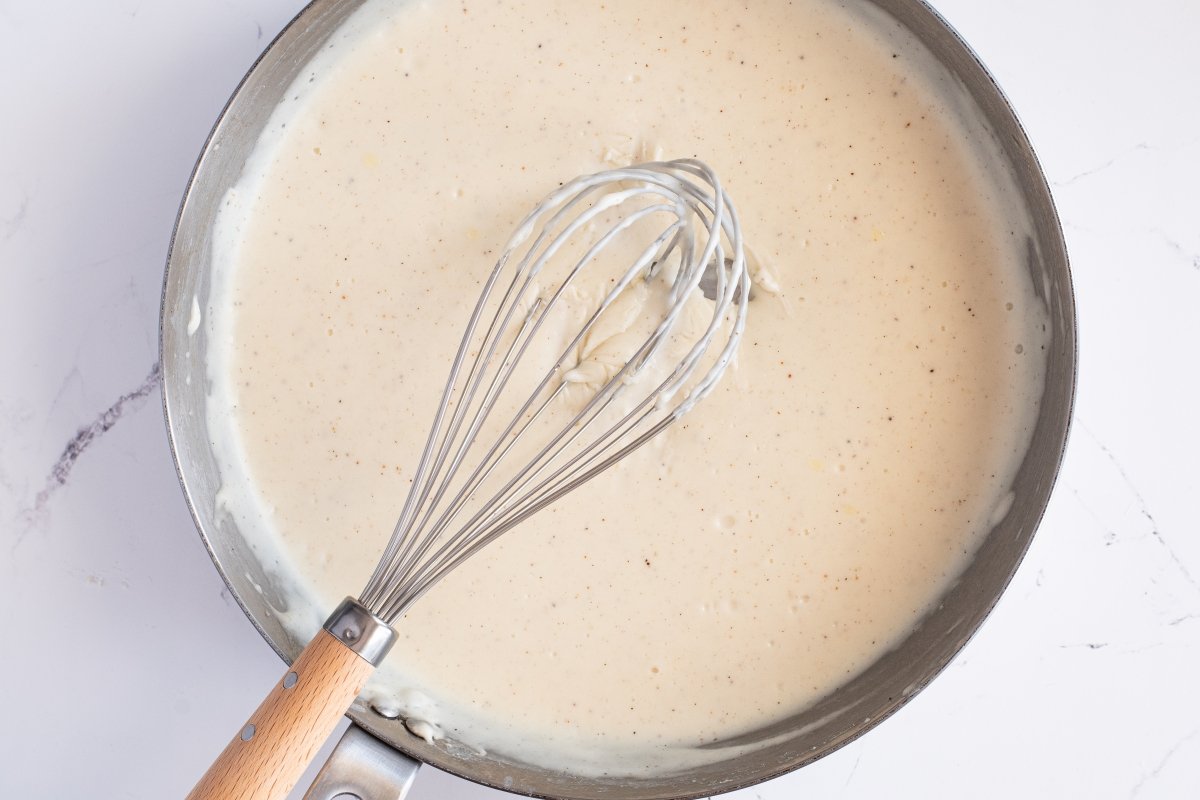 Cocinamos la bechamel de la lasaña arcoíris