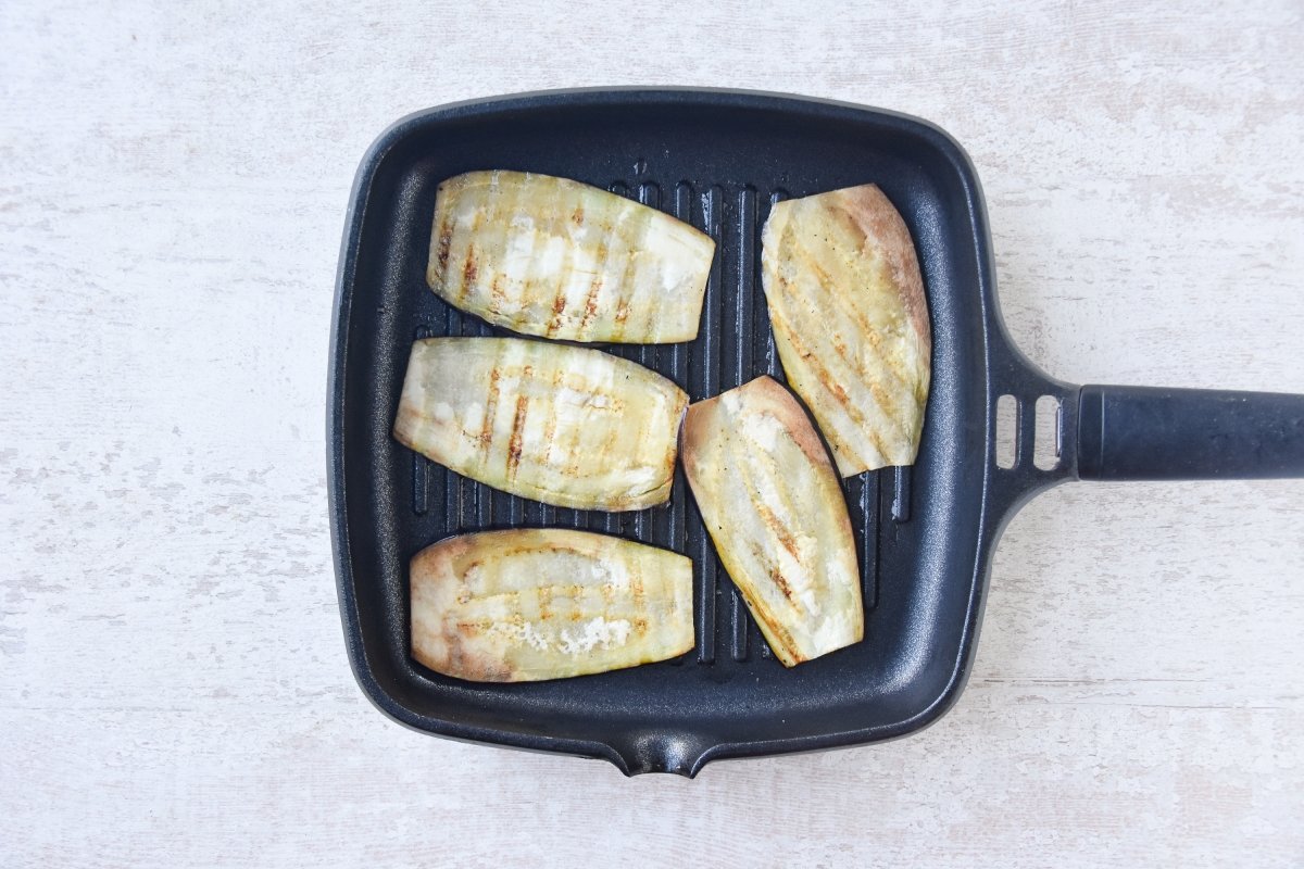 Cocinamos la berenjena en la sartén