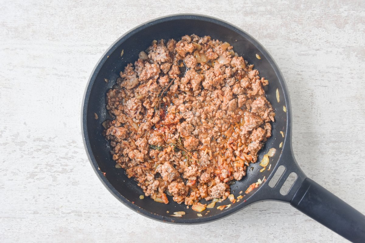 Cocinamos la carne con la cebolla