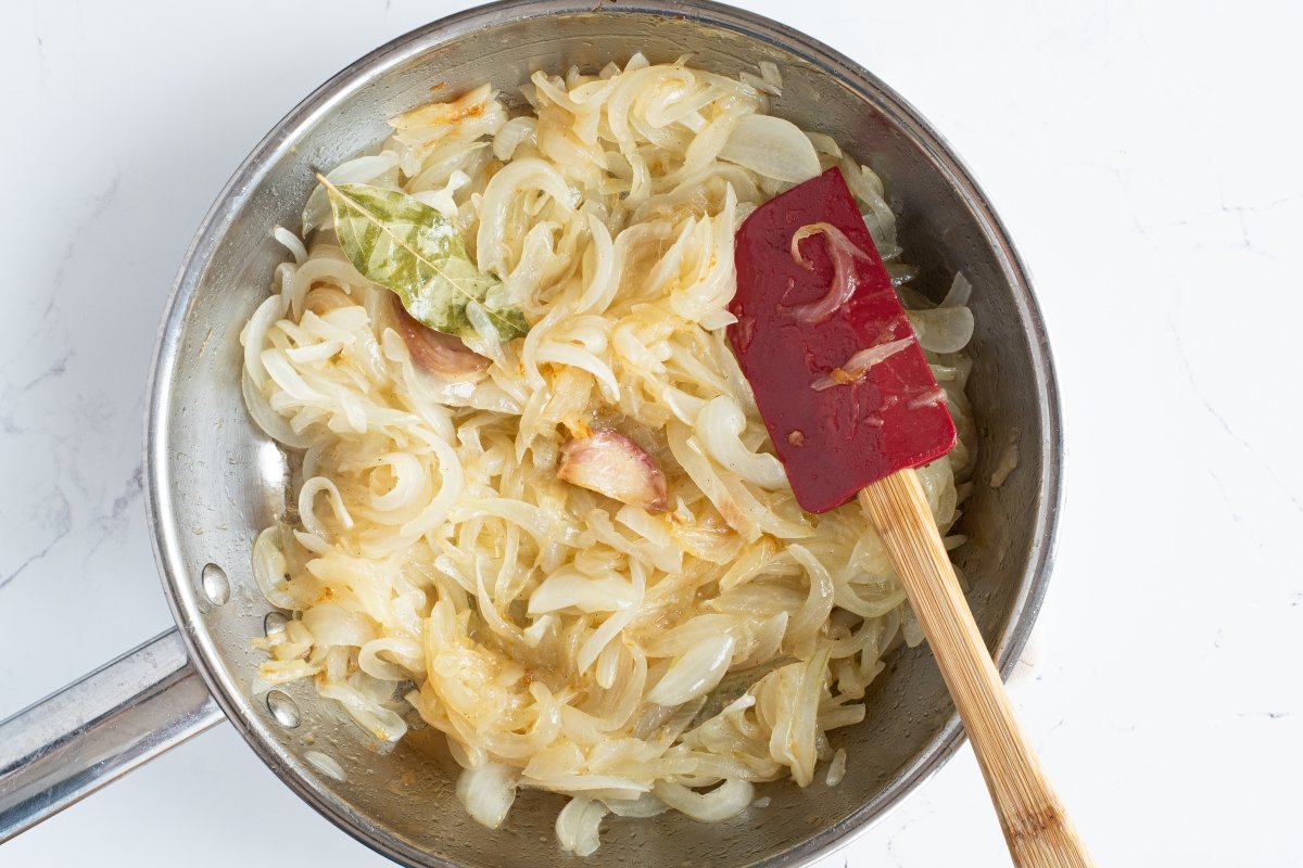 Cocinamos la cebolla de la pissaladière