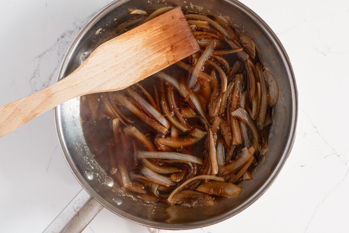 Cocinamos la cebolla del gyudon