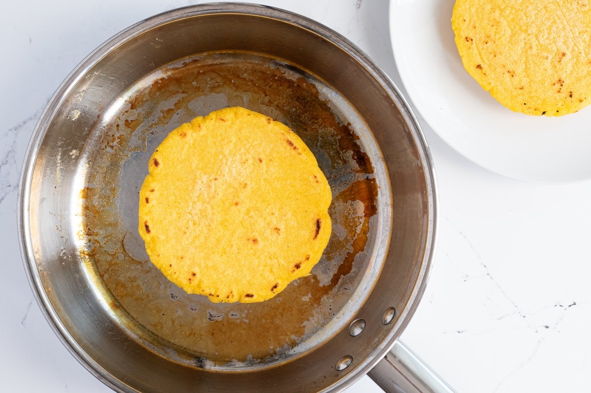 Cocinamos la masa de la arepa