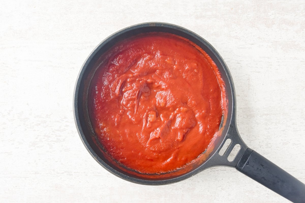 Cocinamos la passata con la cebolla