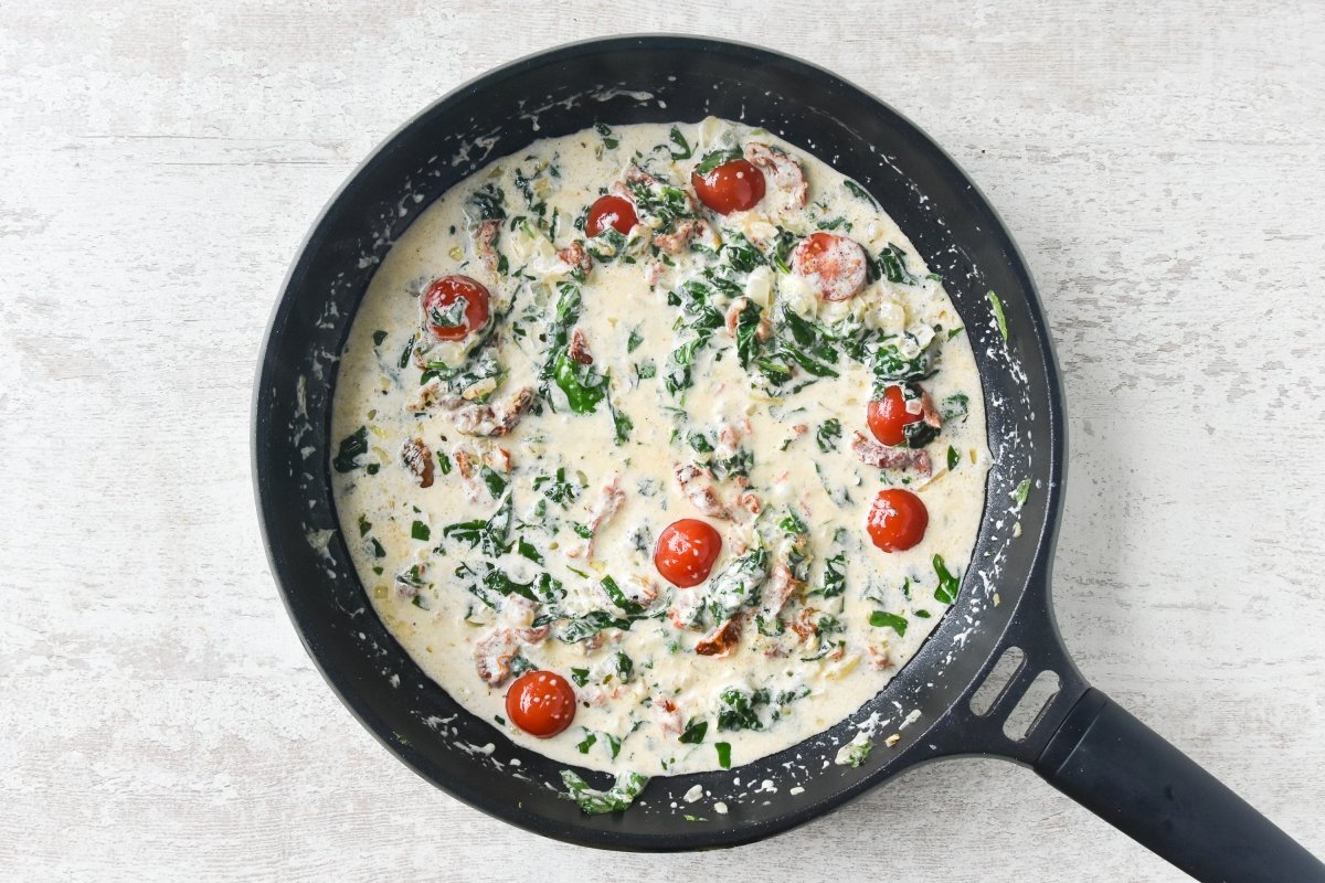 Cocinamos la salsa a la toscana con la nata