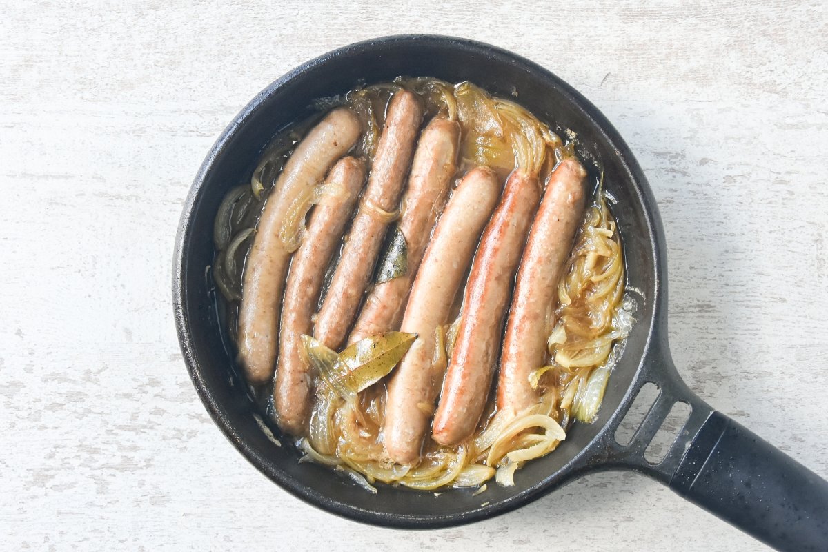 Cocinamos las salchichas destapadas