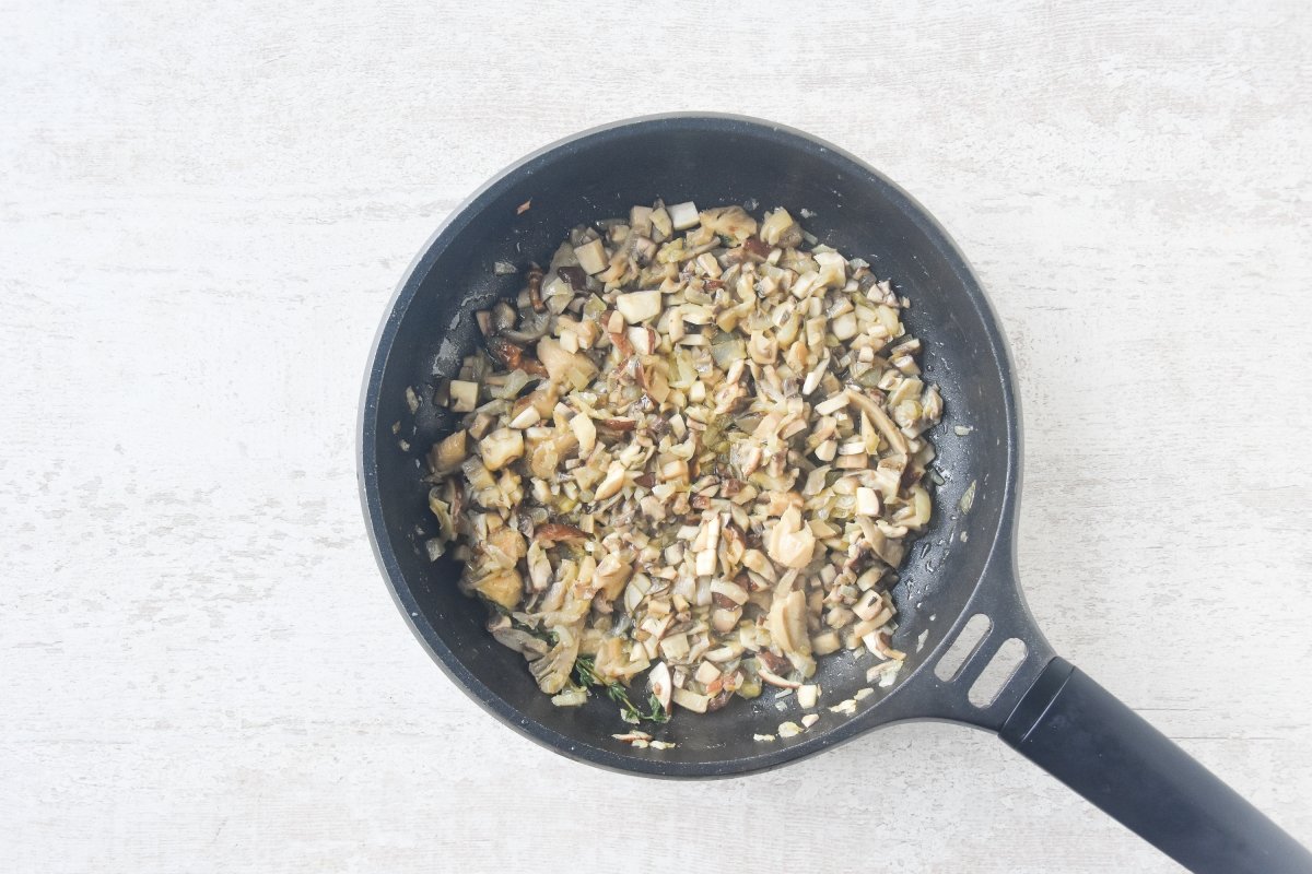 Cocinamos las setas con el tomillo