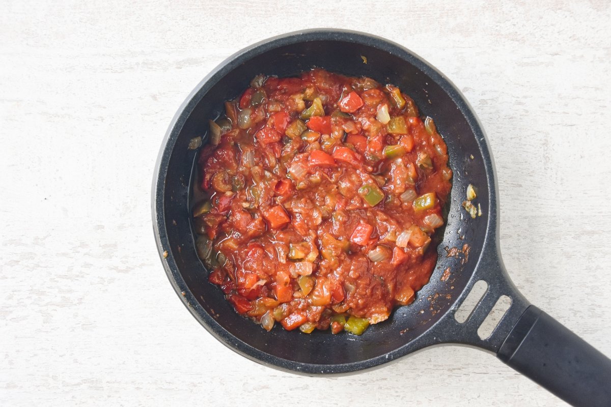Cocinamos las verduras con el tomate