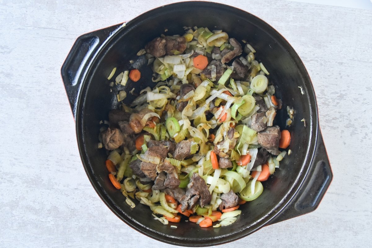 Cocinamos las verduras del irish stew 15 minutos