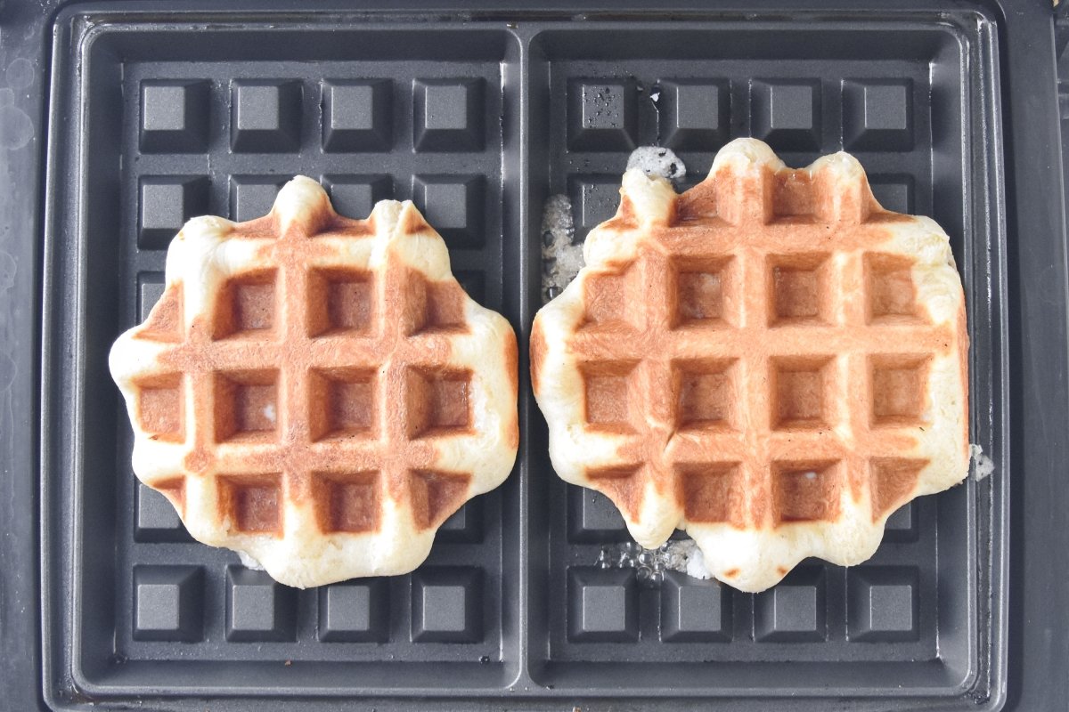 Cocinamos los gofres en la gofrera