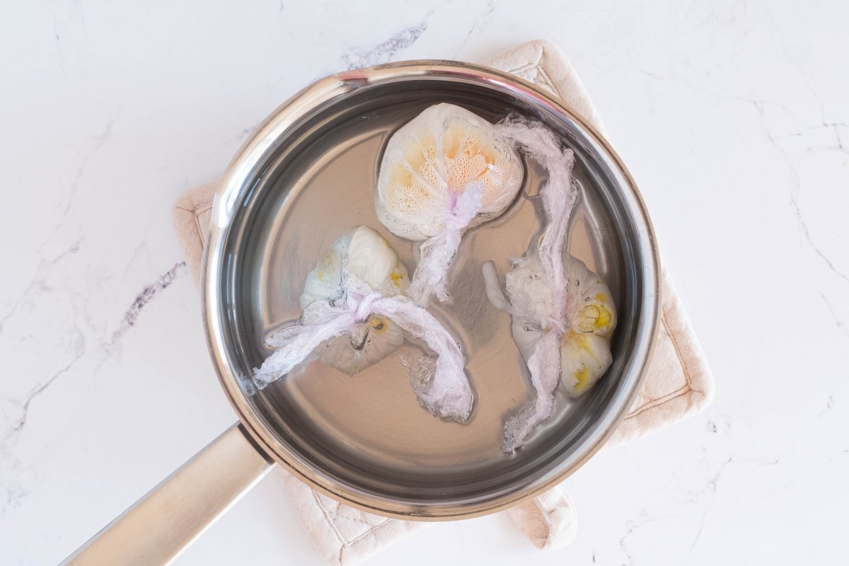 Cocinamos los huevos poché de los guisantes a la francesa