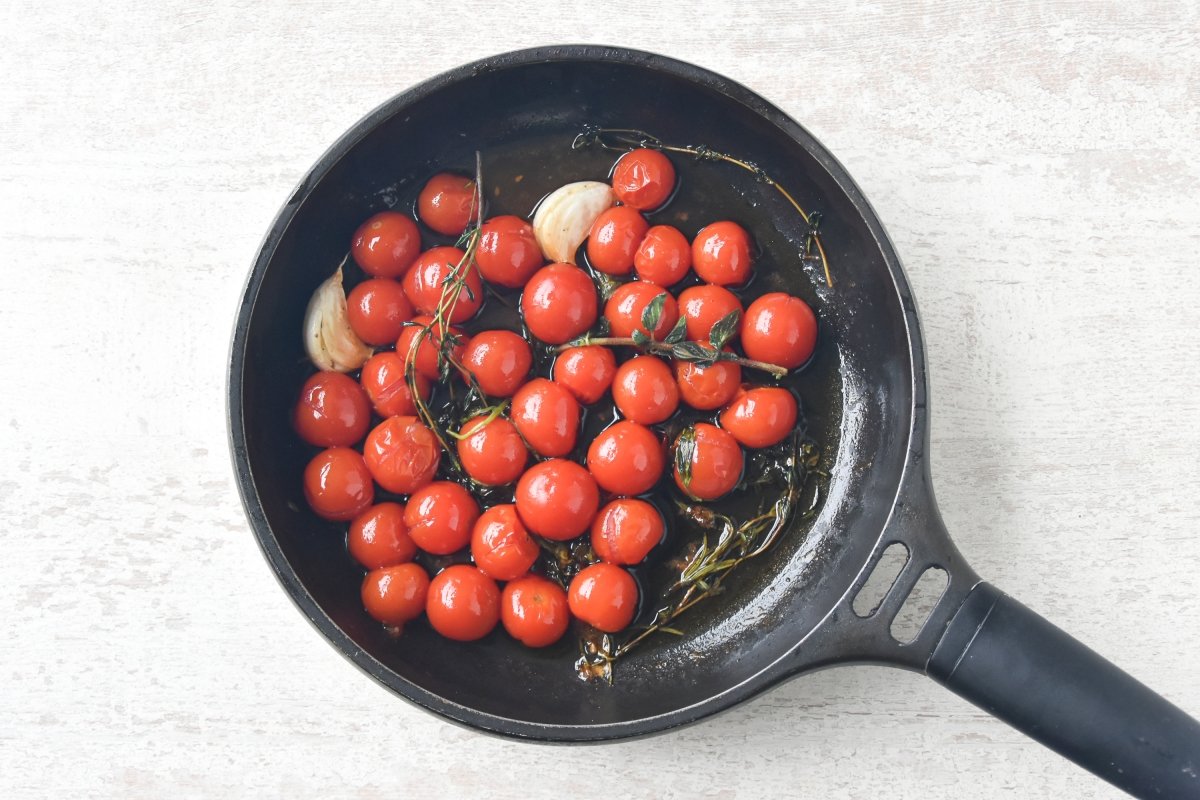 Cocinamos los tomates cherry a fuego bajo