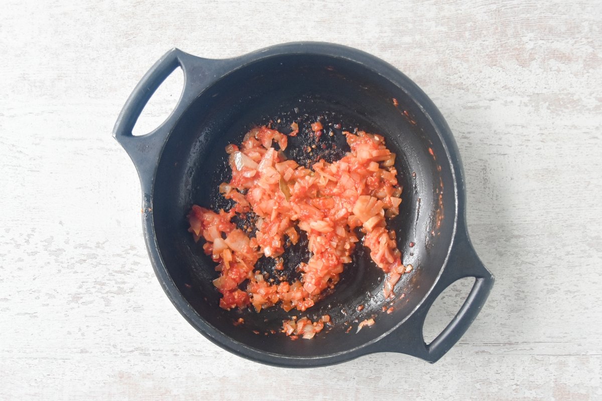 Cocinamos los tomates con el laurel