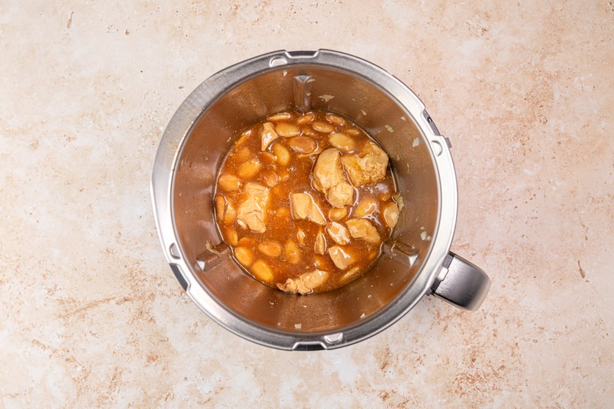 Cocinando el pollo con almendras en Thermomix