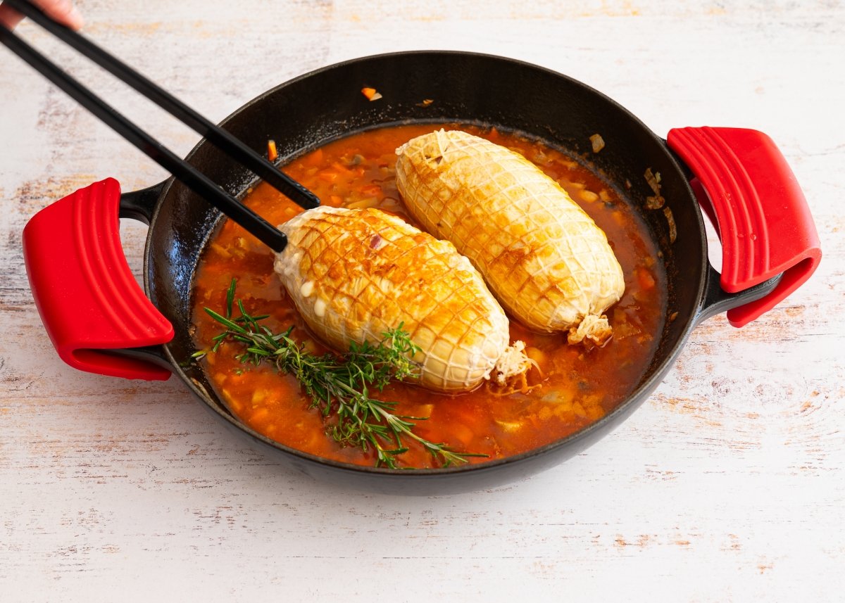 Cocinando el roti de pollo