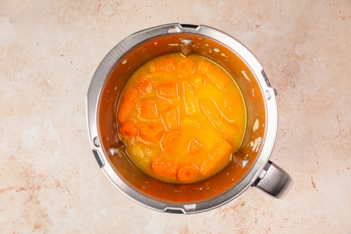 Cocinando la crema de zanahoria en Thermomix