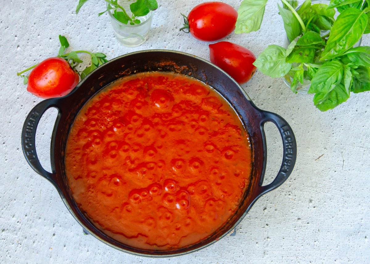 Cocinando la salsa marinara