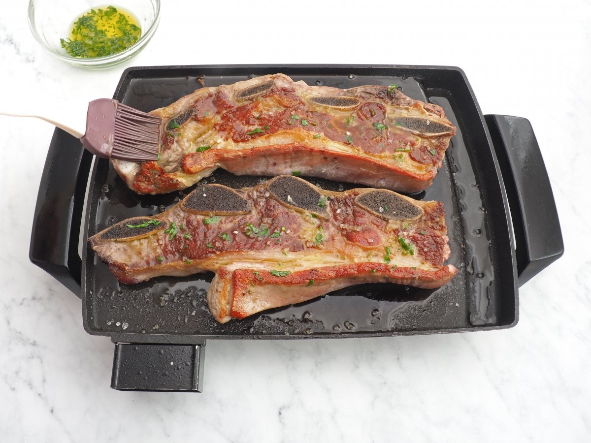 Cocinar a la plancha el asado de tira