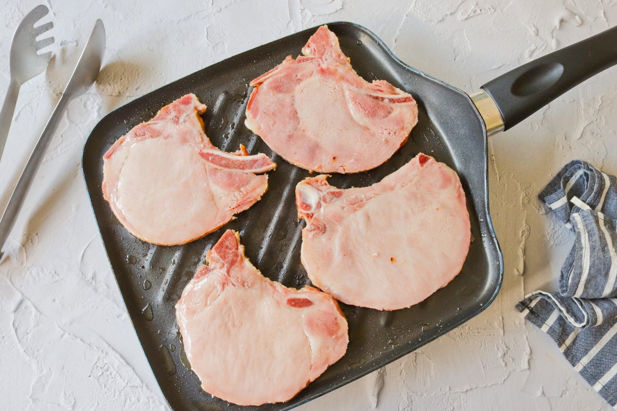 Cocinar a la plancha las chuletas de Sajonia