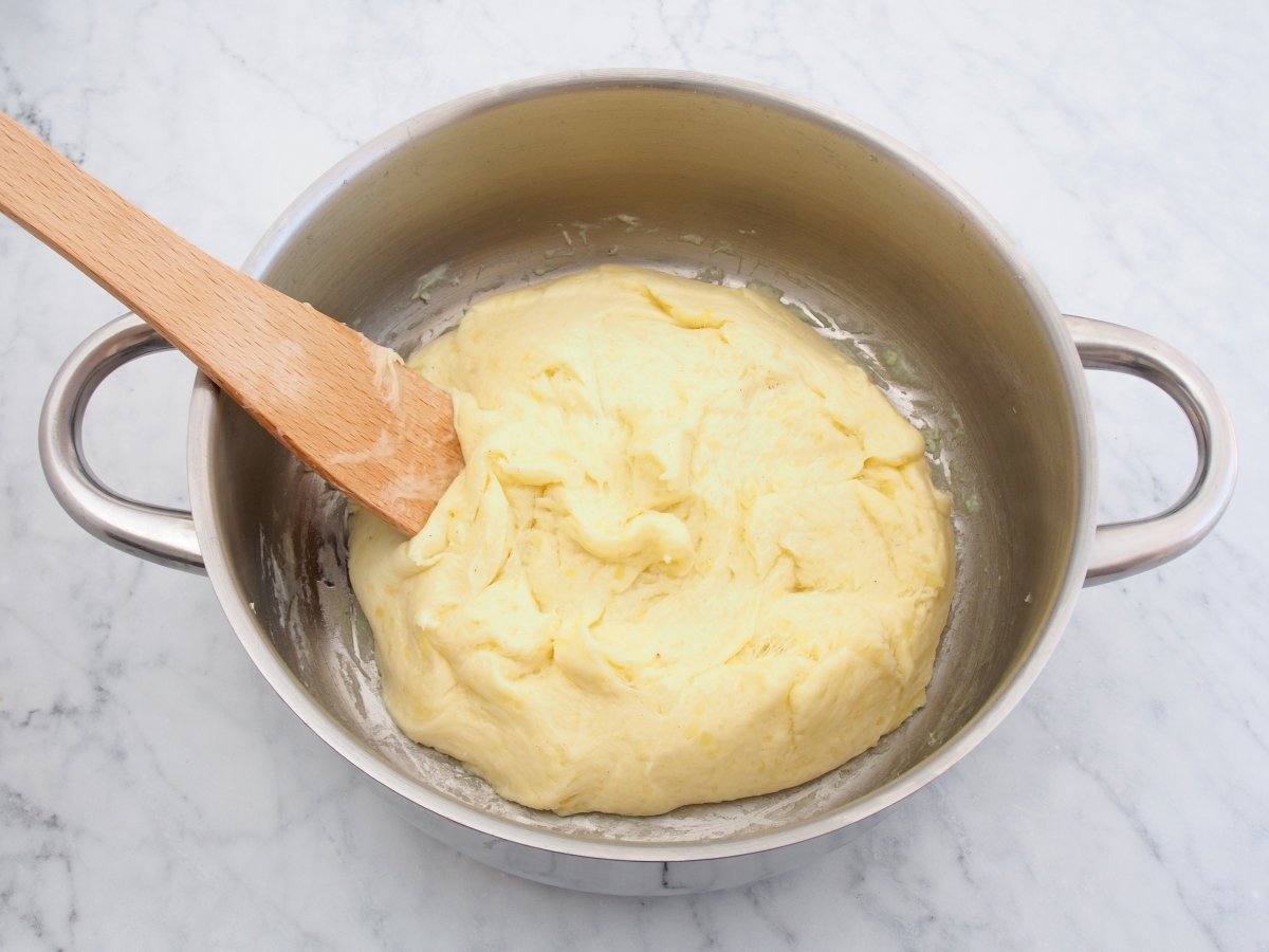 Cocinar el aligot hasta que se funda el queso