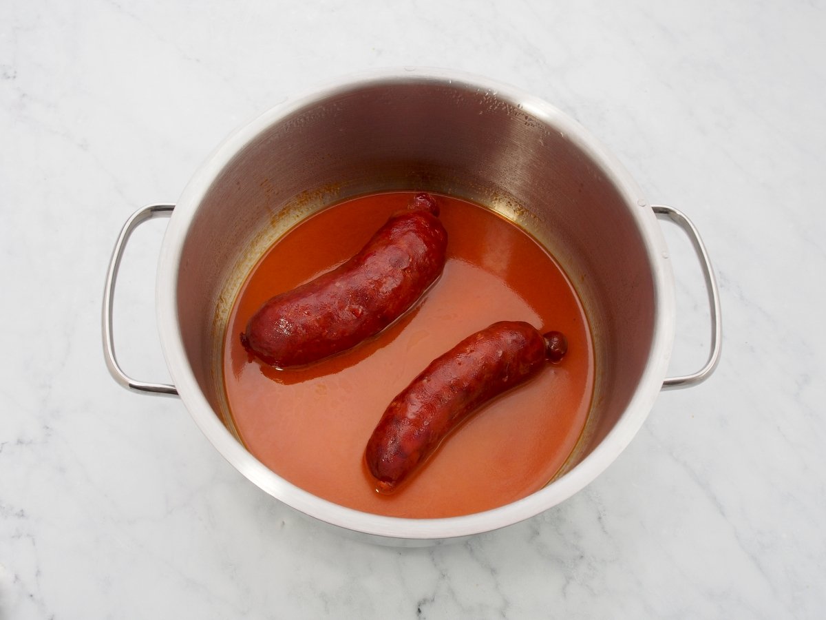 Cocinar el chorizo al vino