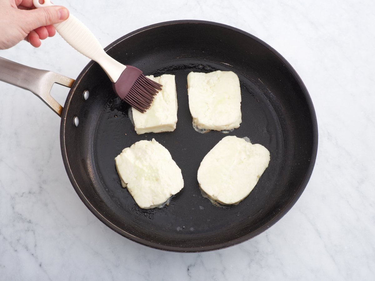 Cocinar el Halloumi por un lado
