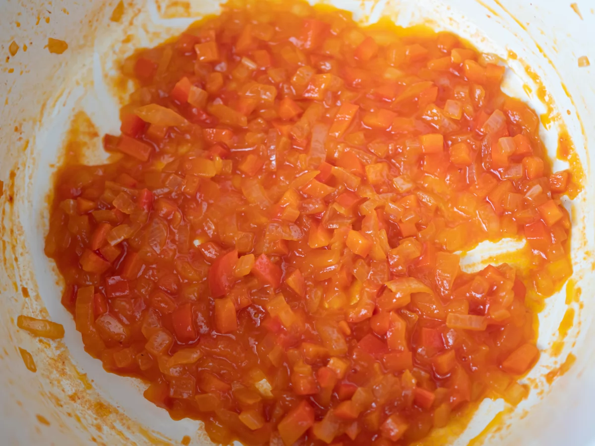 Arroz con chorizo 5 Cocinar el sofrito para el arroz con chorizo *