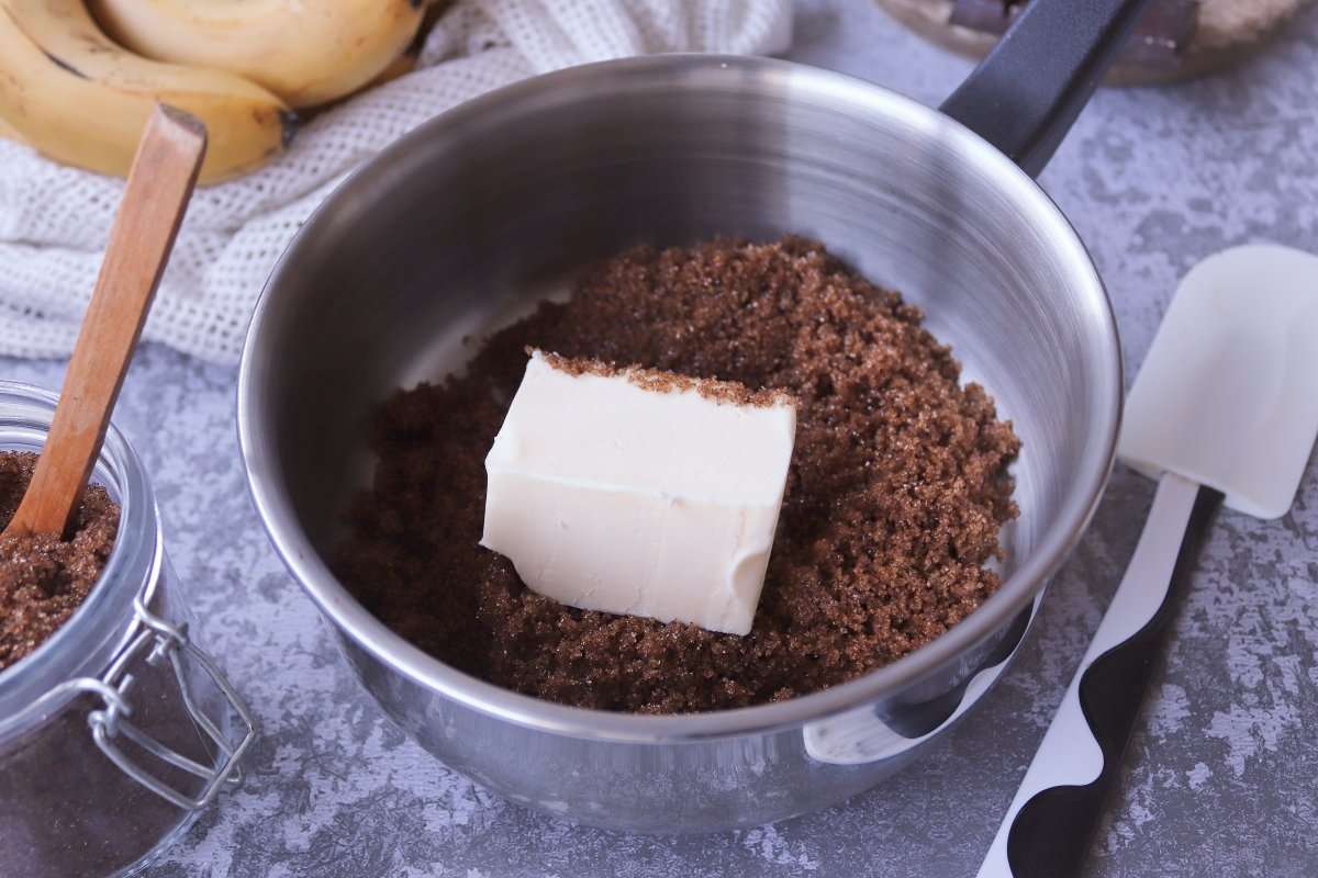 cocinar la mantequilla con el azúcar tarta banoffee