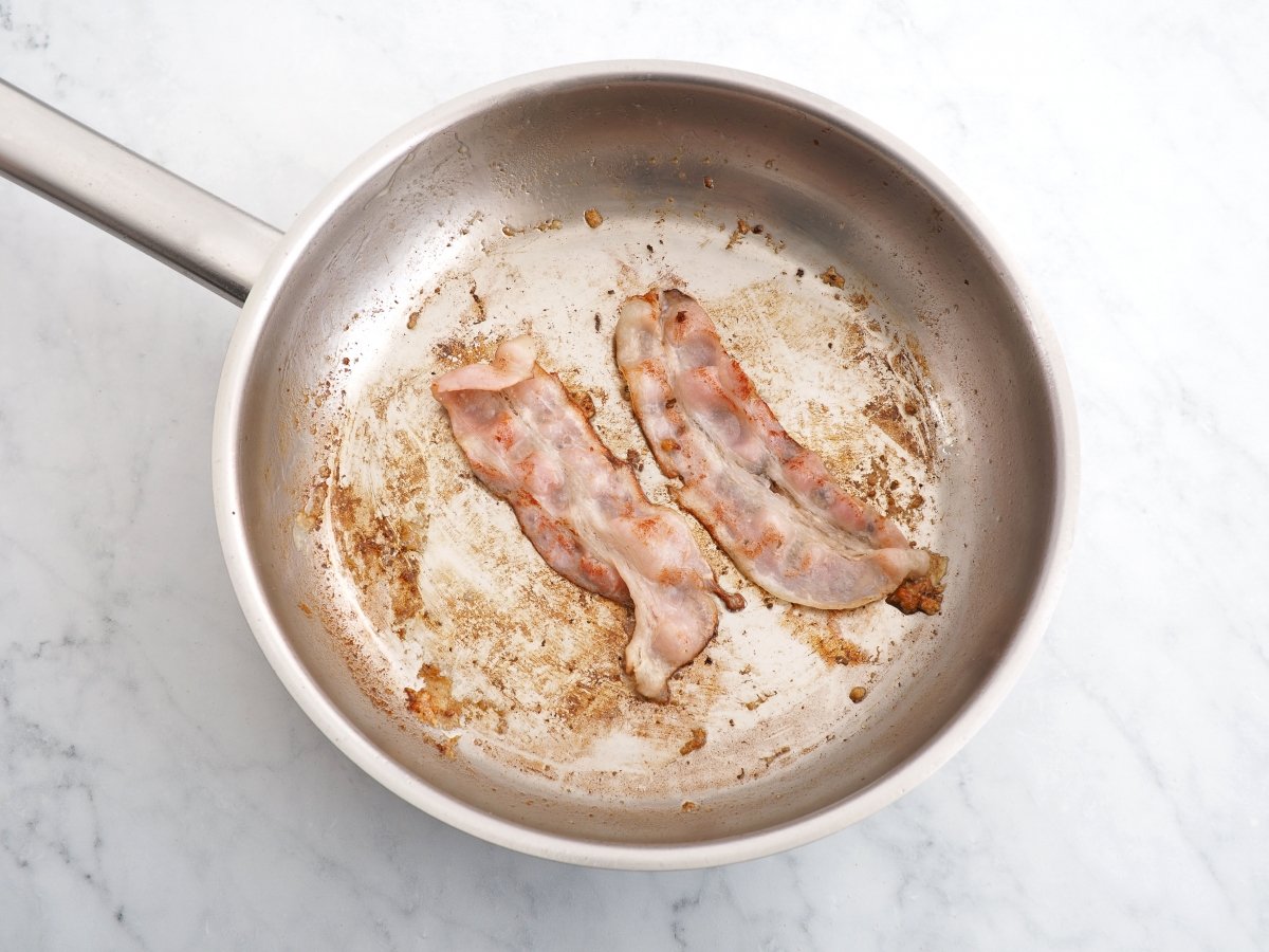 Cocinar la panceta a la plancha