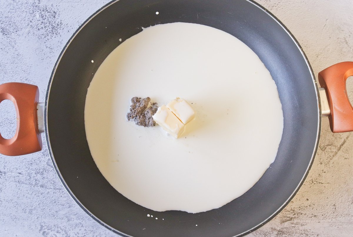 Cocinar la salsa de la mezzelune