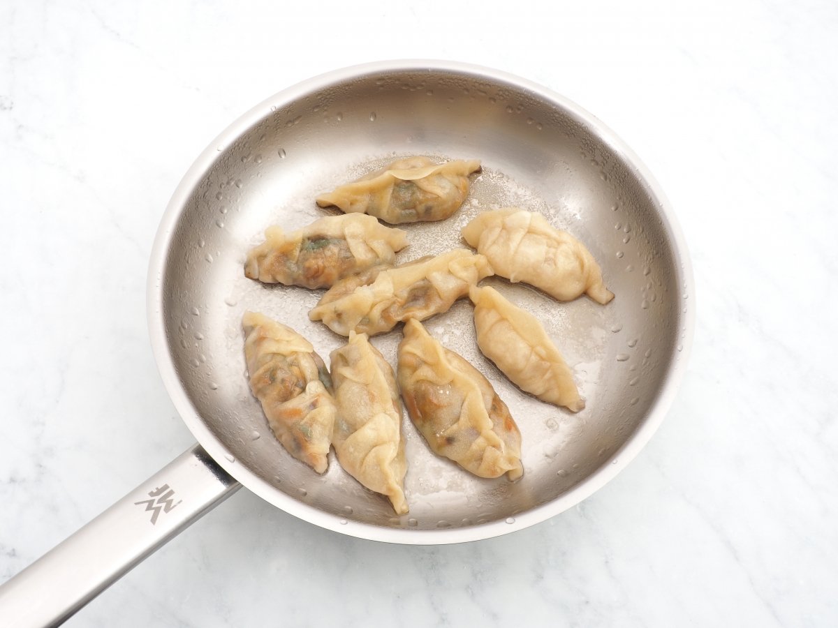 Cocinar las gyozas al vapor