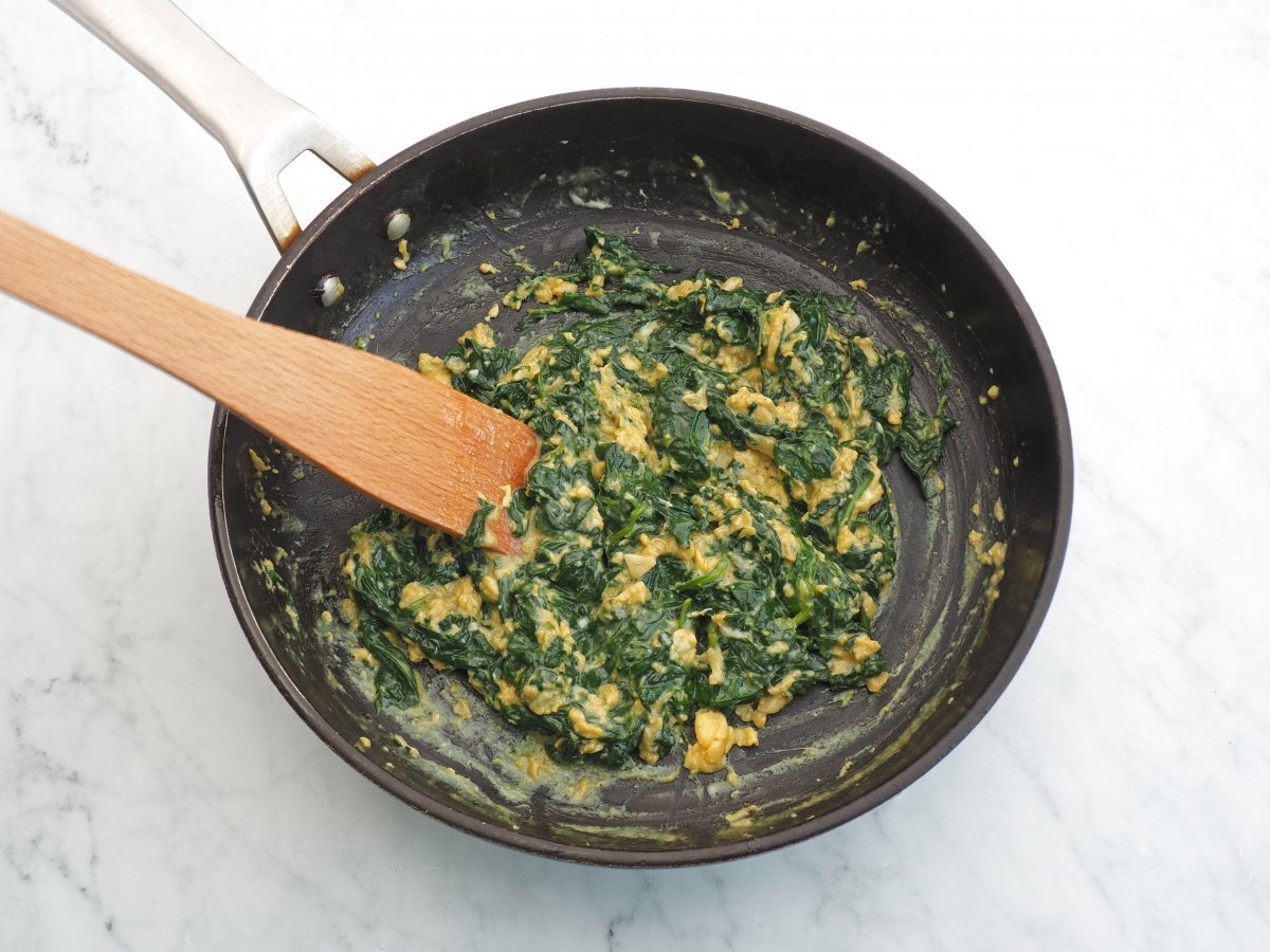 Cocinar los huevos hasta que cuajen