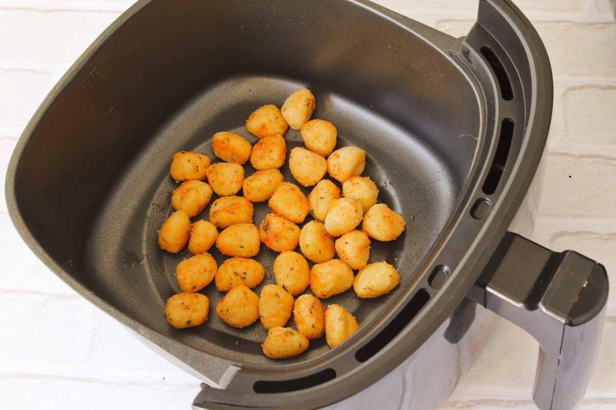 Cocinar los ñoquis en la freidora de aire