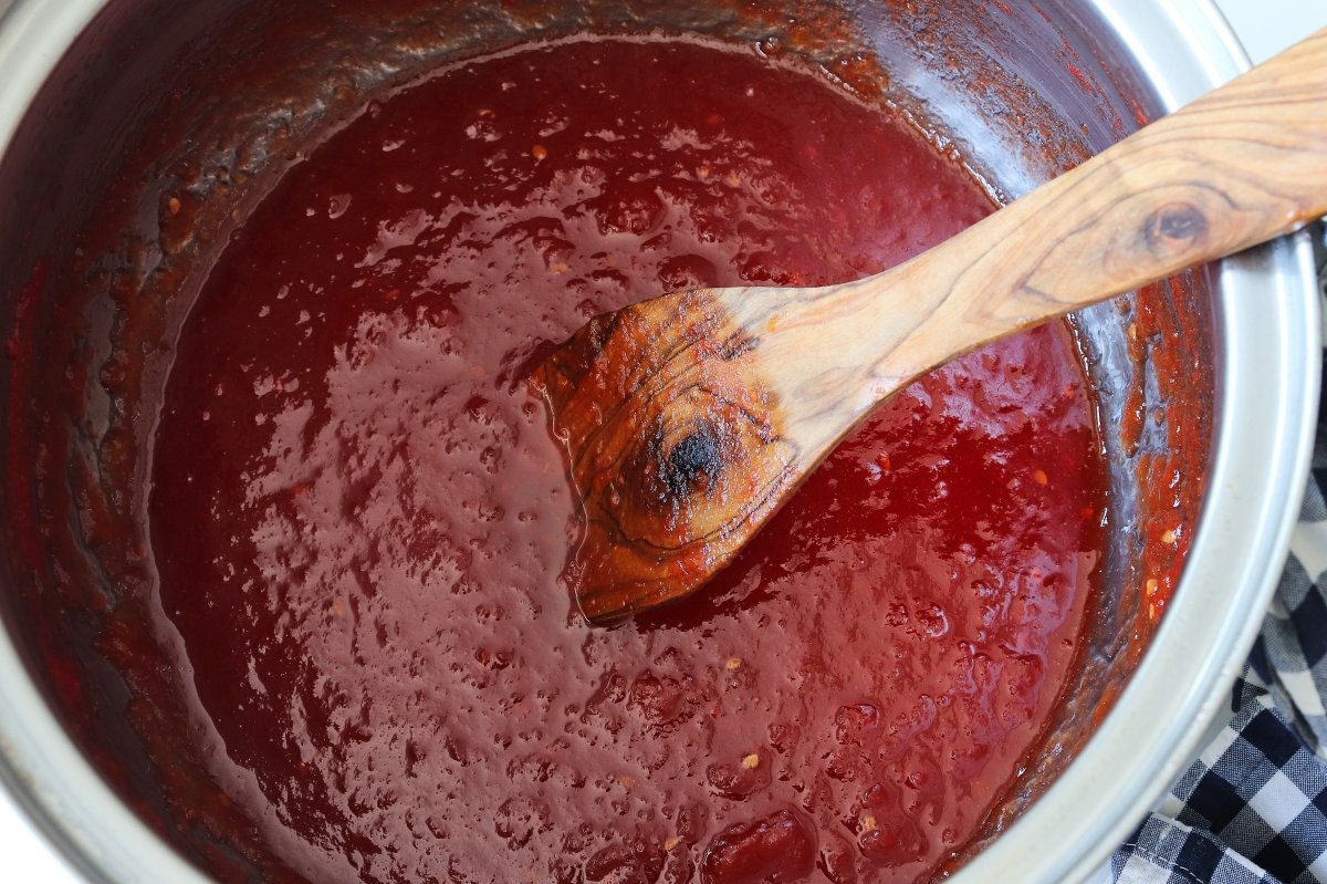 cooking tomato jam