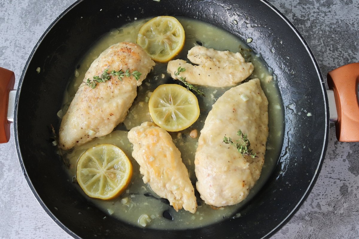 Cocinar pechugas de pollo al limón