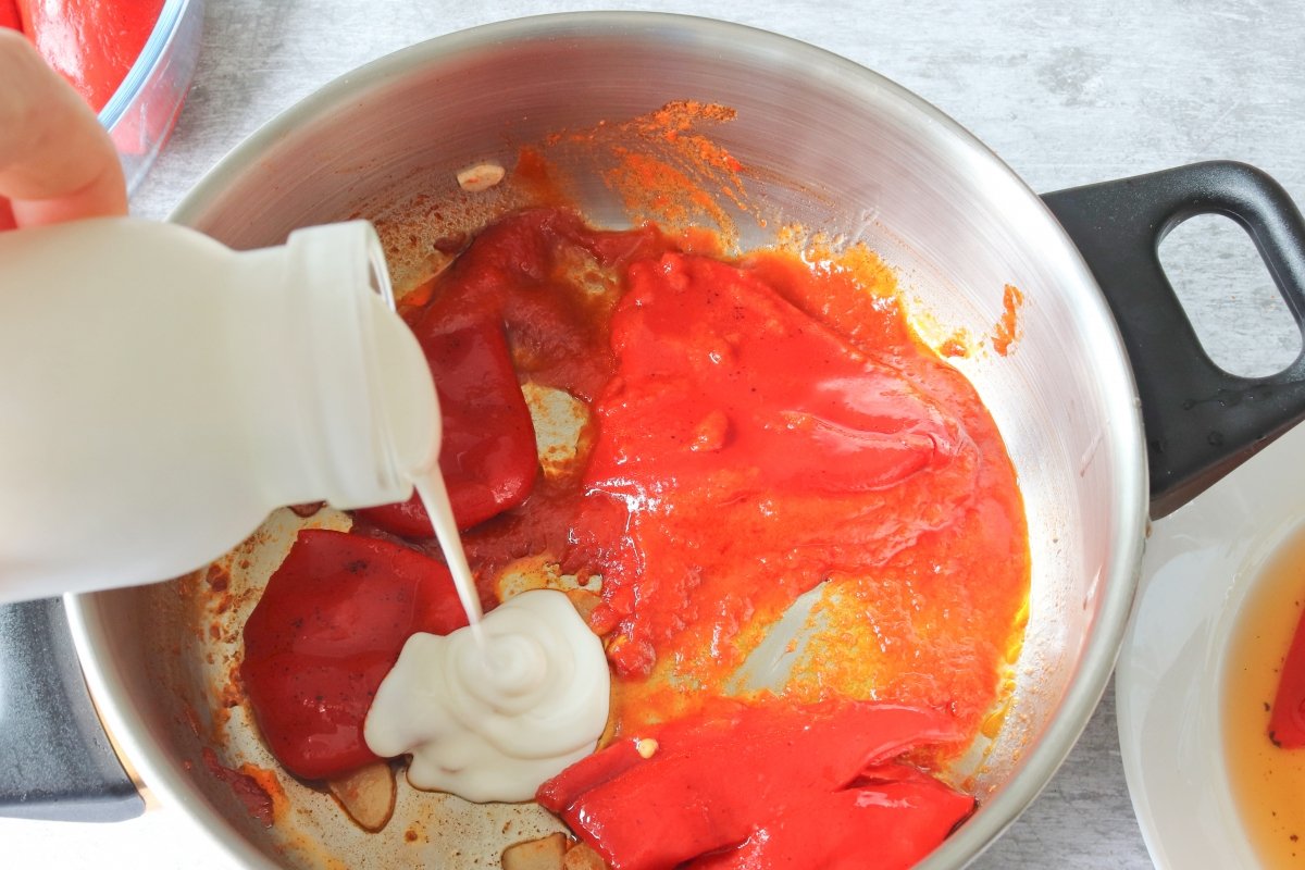 Cooking piquillo pepper sauce stuffed with hake