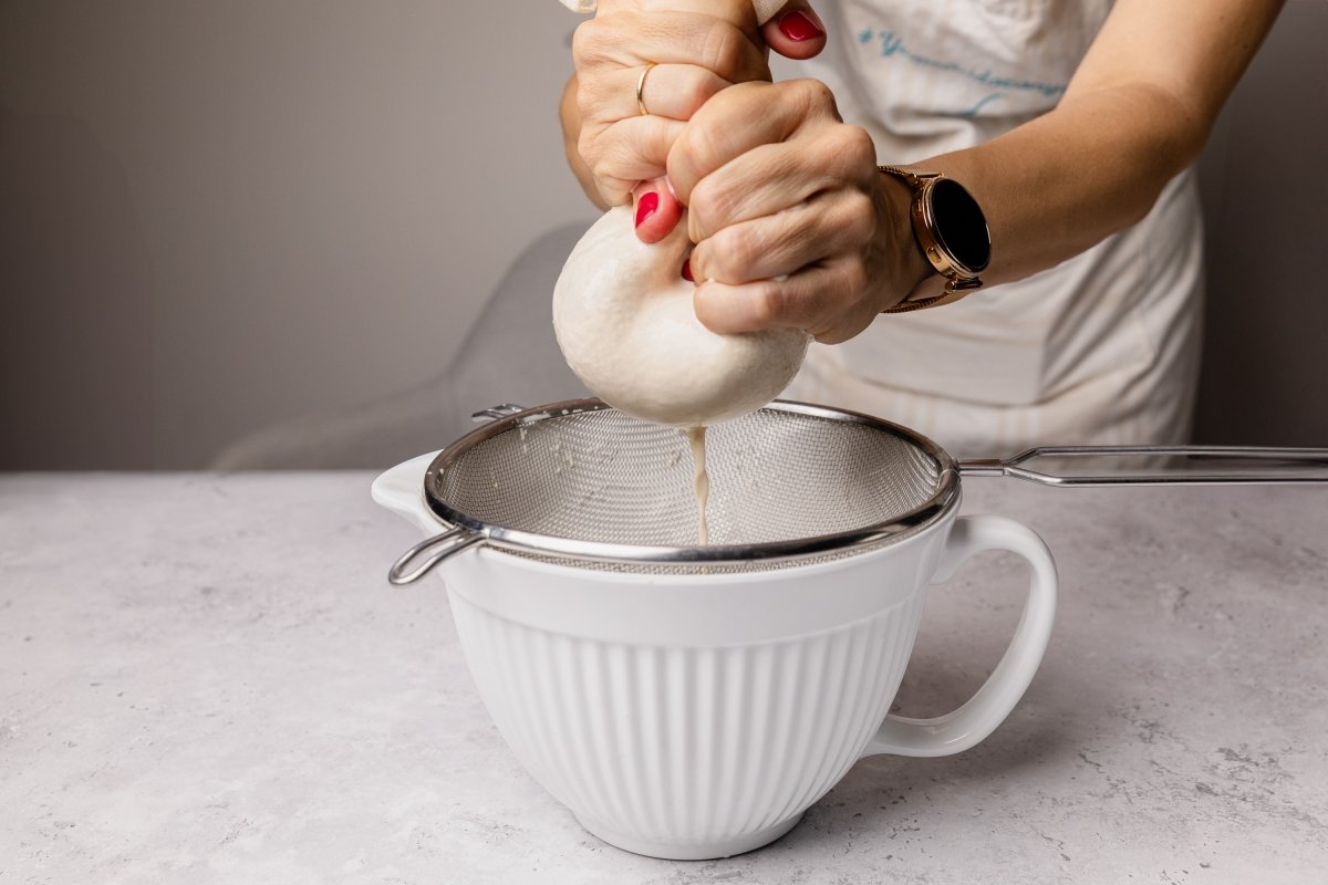 Colando la horchata en Thermomix