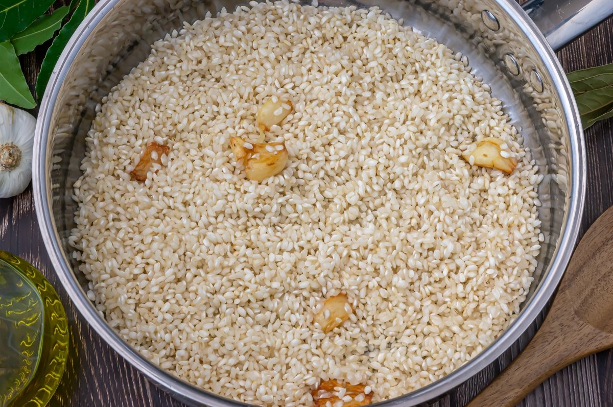 Colar el arroz blanco para que pierda el almidón