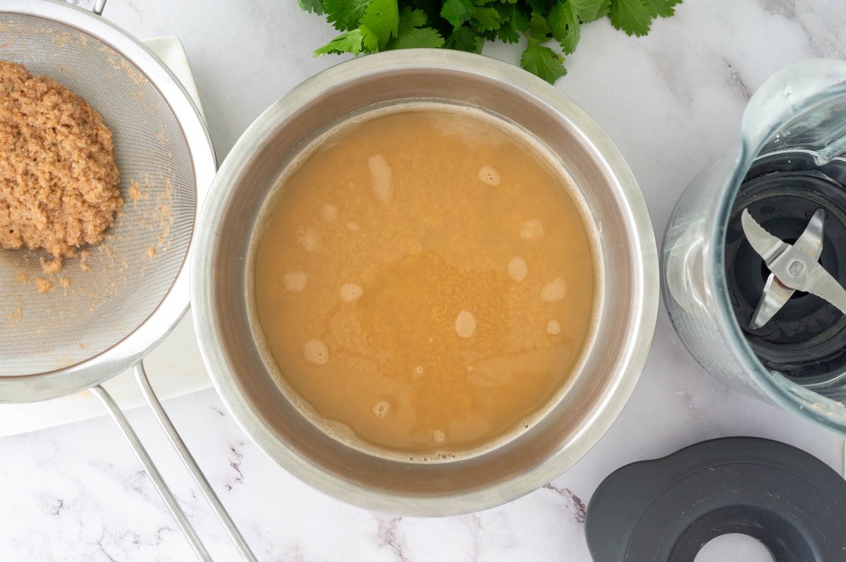 Colar el caldo del vatapá