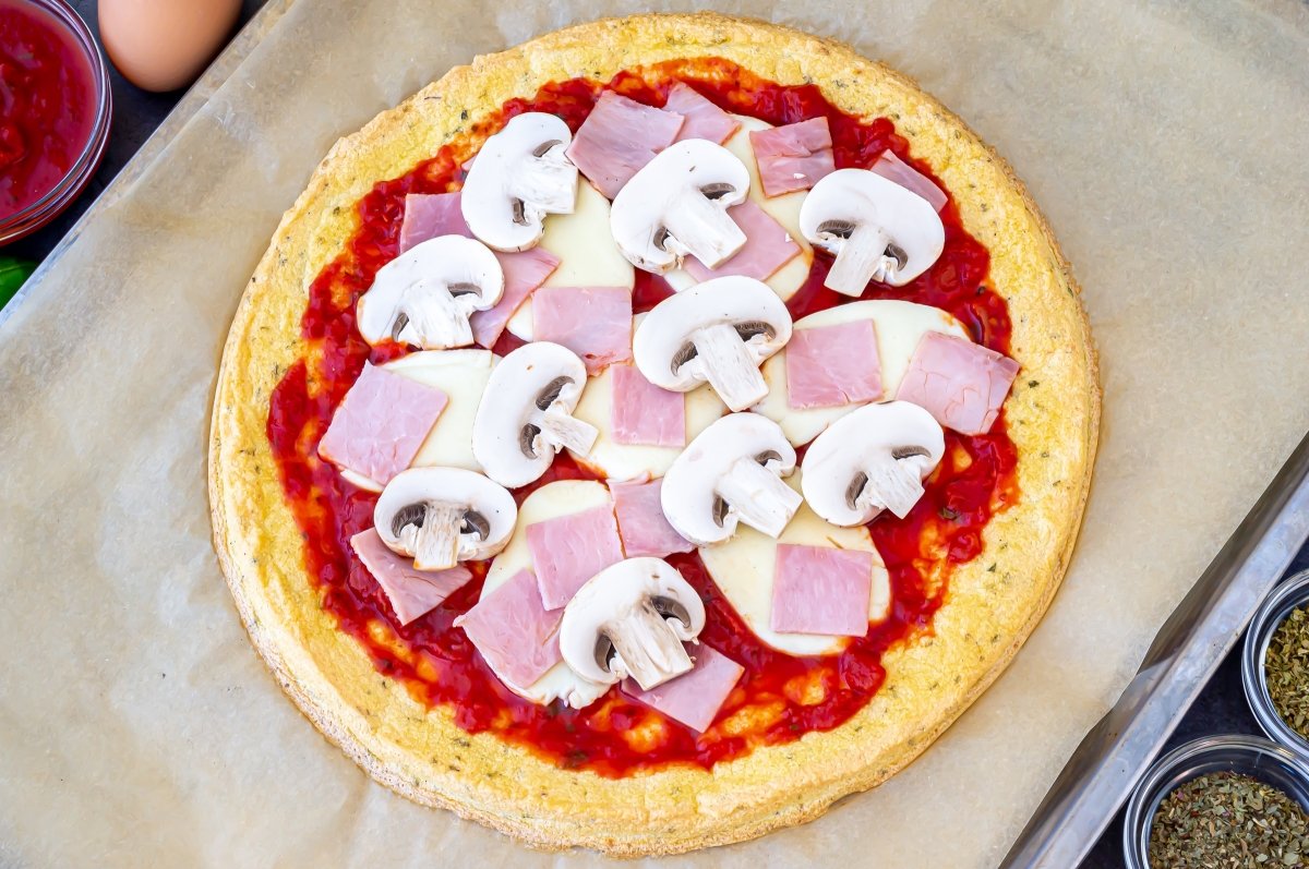 Colocar el resto de ingredientes de la pizza nube