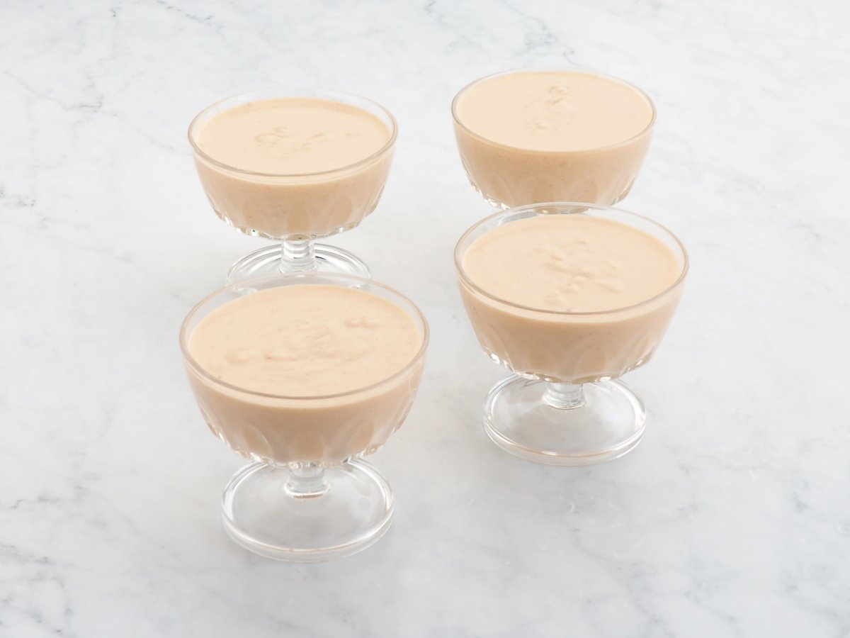 Colocar la mousse en copas individuales