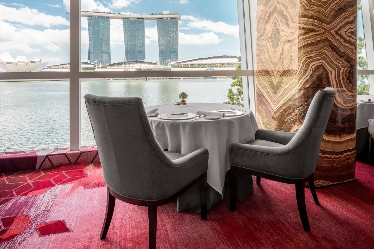 Comedor con las mejores vistas de Singapur de Saint Pierre
