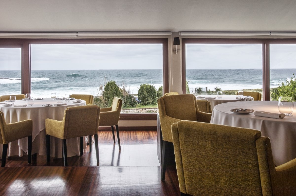 Comedor con vistas del restaurante As Garzas