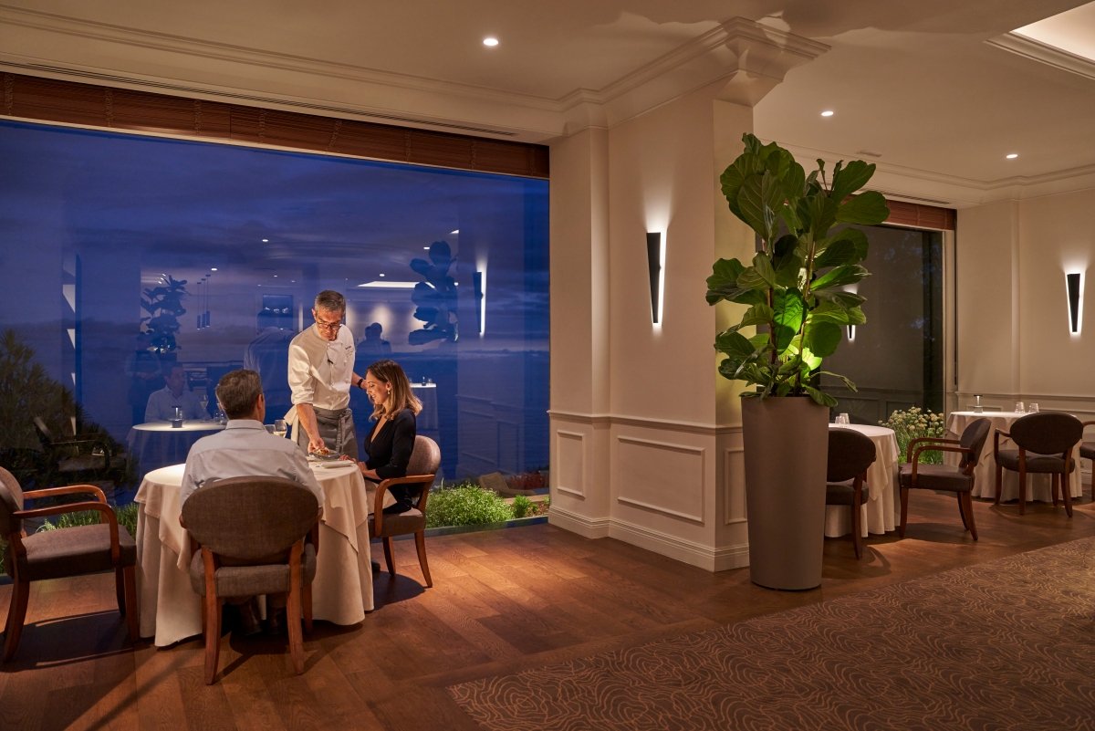 Comedor con vistas del restaurante portugués Il Gallo d'Oro