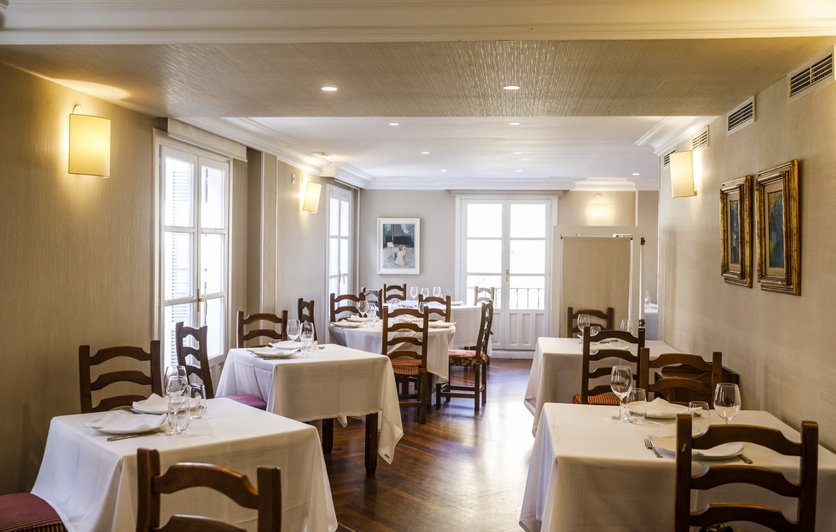Comedor del restaurante Alameda en la población riojana de Fuenmayor