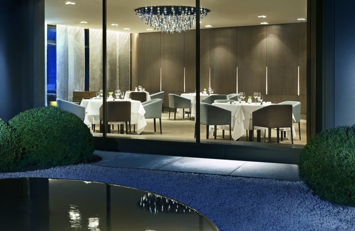 Comedor del restaurante Aqua en The Ritz-Carlton de Wolfsburgo