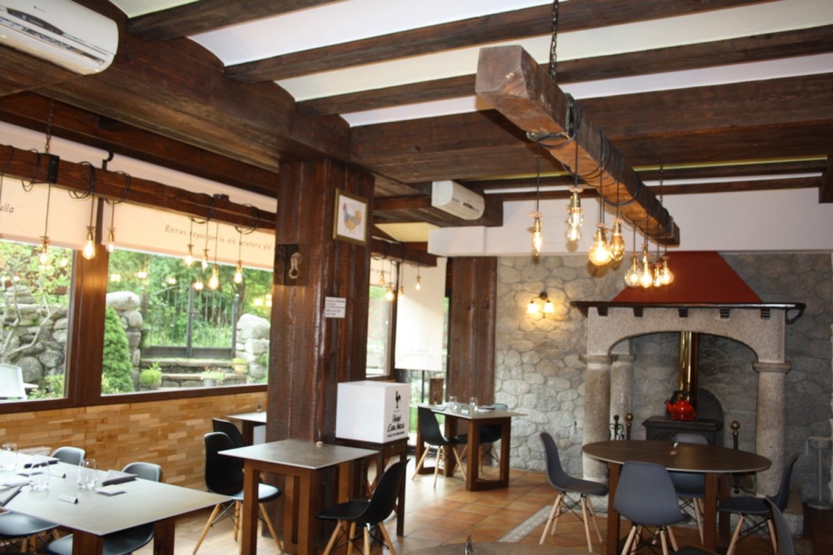 Comedor del restaurante Casa Arcas en Villanova