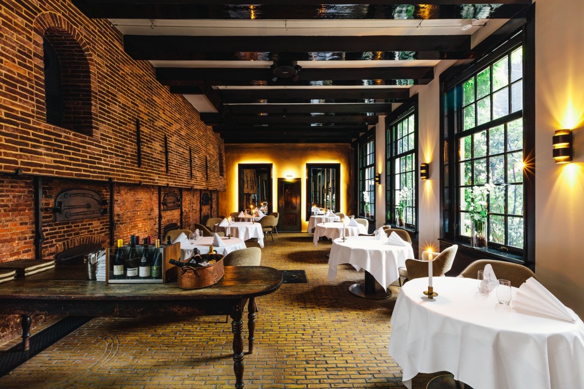 Comedor del restaurante holandés Vinkeles del chef Jurgen van der Zalm