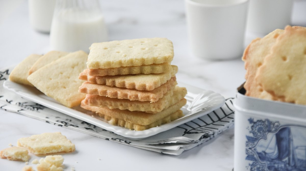 Comiendo galletas sin gluten caseras