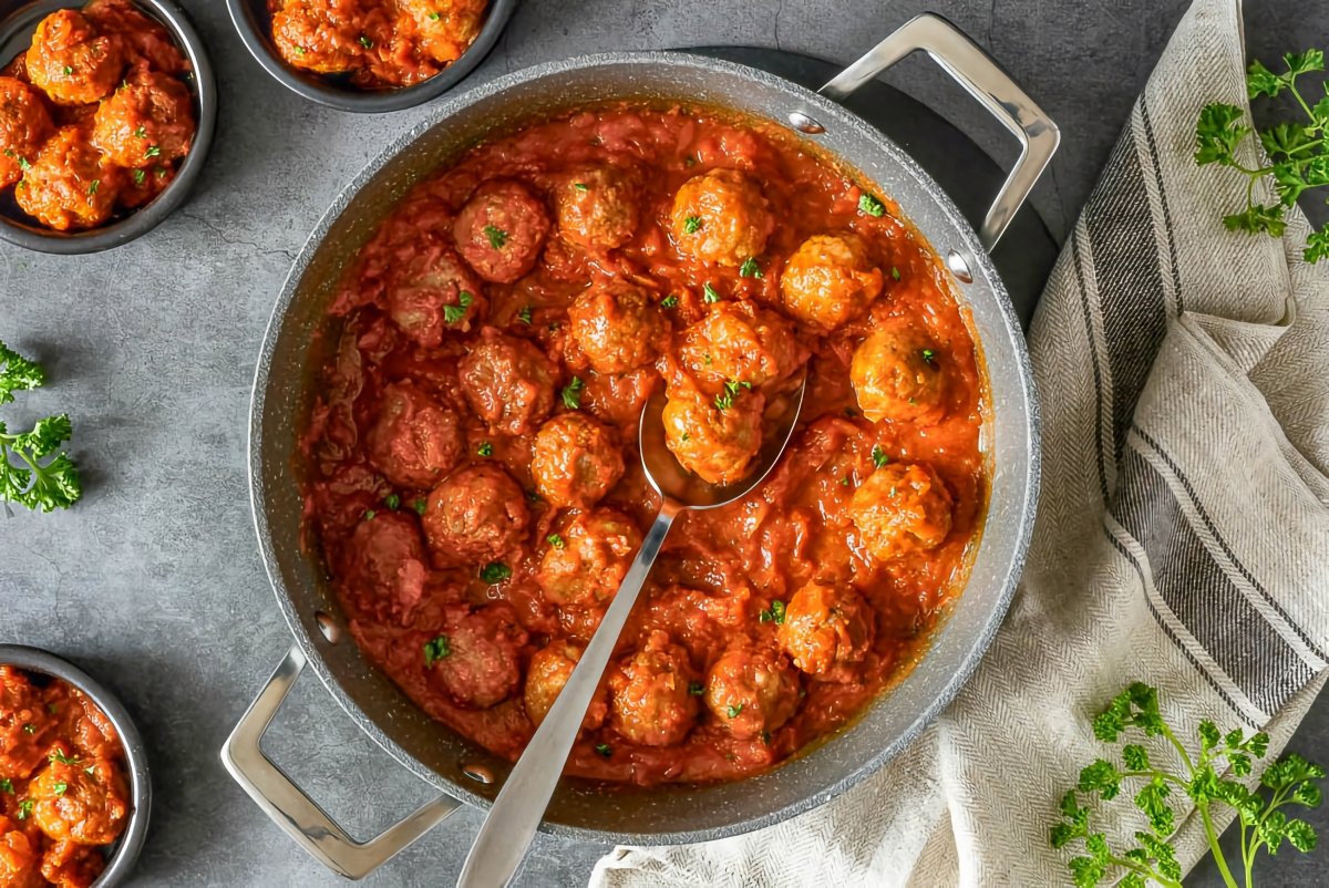 a tiempo Hombre Adversario Albóndigas de ternera en salsa de tomate: receta casera, fácil y rápida